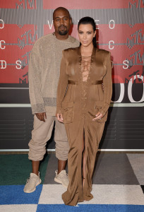 Kim-Kardashian-Kanye-West-MTV-VMAs-Red-Carpet-2015